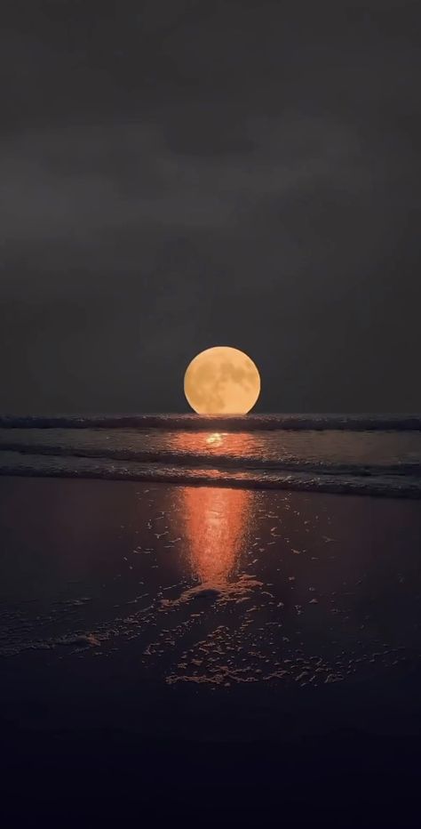 Disney Movie Art, Ocean At Night, Iphone Wallpaper Landscape, Night Sky Photography, Moon Pictures, Sky Pictures, Moon Photography, Beautiful Wallpapers Backgrounds, Beautiful Moon