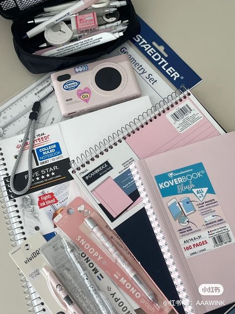 დ Best Study Supplies, Five Star Notebook Aesthetic, Aesthetic School Pics, Uni Supplies, Journal Essentials, Stationary Aesthetic, Romanticize School, Stationery Aesthetic, School Backpack Essentials