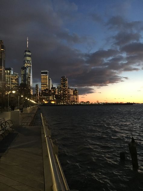 New York Hudson River, Hudson River Aesthetic, Hudson River New York, Jonathan Core, Advice Of The Day, New York City Night, Street People, New York Vibes, Sunset Time