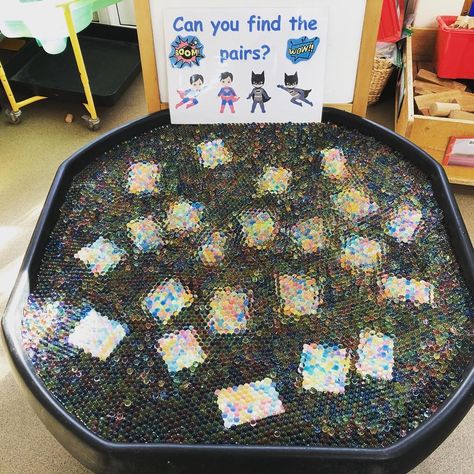 All Things EYFS on Instagram: “Superhero theme game with the addition of water beads. So simple, matching pairs game but made more fun by having to reach through the…” Superhero Camp Theme, Superheroes Eyfs, Superhero Preschool, Superhero Activities, Super Hero Activities, Playgroup Activities, Superhero Classroom Theme, Tuff Spot, Continuous Provision