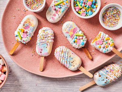 Pastel Cakesicles, Sprinkle Medley, Cake Dip, Cake Pop Maker, Cake Pops How To Make, Sprinkle Baby Shower, Ice Cream Stick, How To Tie Dye, Brownie Cake