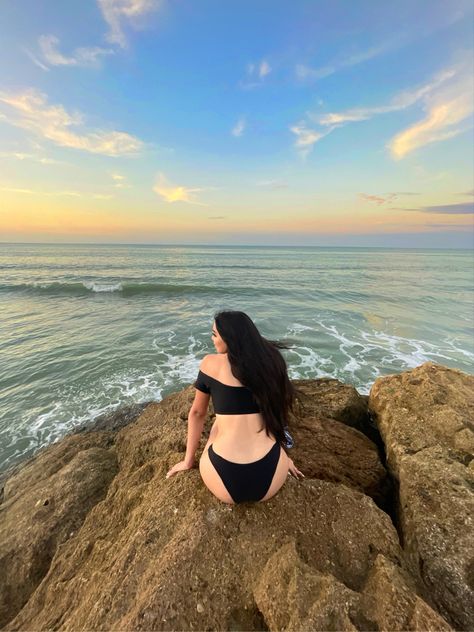 beach 
waves
sun
vsco Beach Poses Instagram Plus Size, Plus Size Beach Photoshoot, Pool Outfits, Colourful Wallpaper, Fotos Ideas, Summer Picture Poses, Fotos Aesthetic, Beach Pictures Poses, Vacation Pictures