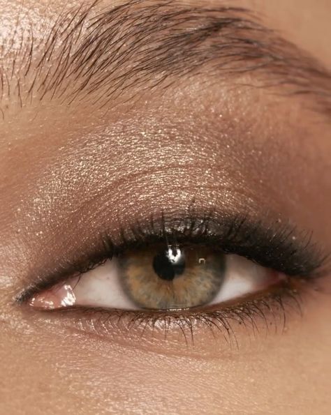 Victoria Beckham on Instagram: “Golden eye. A sweet and simple @victoriabeckhambeauty smoky eye with the perfect amount of sparkle for the weekend ✨✨” Kajal Liner, Victoria Beckham Beauty, Black Cocoa, Formal Makeup, Smink Inspiration, Makeup Eyeliner, Pretty Makeup, Girls Makeup, Artistry Makeup