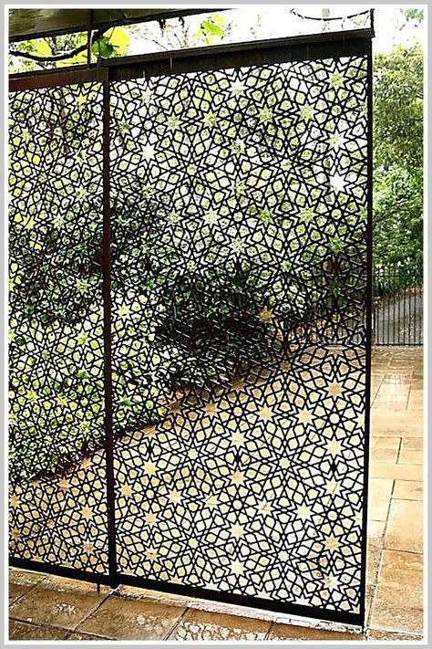 Outdoor Privacy Screens - Ready for more amazing tips? - Click to visit for more. Do It IMMEDIATELY!! Frontyard Landscape Layout, Outdoor Privacy Screens, Diy Privacy Screen, Tropical Landscape Design, Easter Outdoor, Privacy Ideas, Privacy Shades, Cheap Fence, Succulent Landscaping