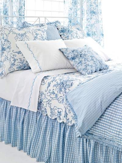 Blue And White Bedding, Toile Bedding, Blue White Decor, Blue Toile, Dekorasi Kamar Tidur, Simple Bed, Shabby Chic Bedrooms, Blue Rooms, Chic Bedroom