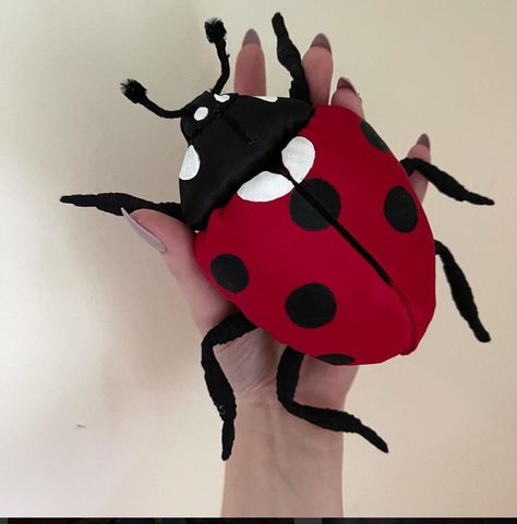 Bug Plush Pattern, Bug Plush, 70s Patterns, Art Bag, Plush Pattern, Soft Sculpture, Baby Crafts, Sewing Patterns Free, Felting Projects