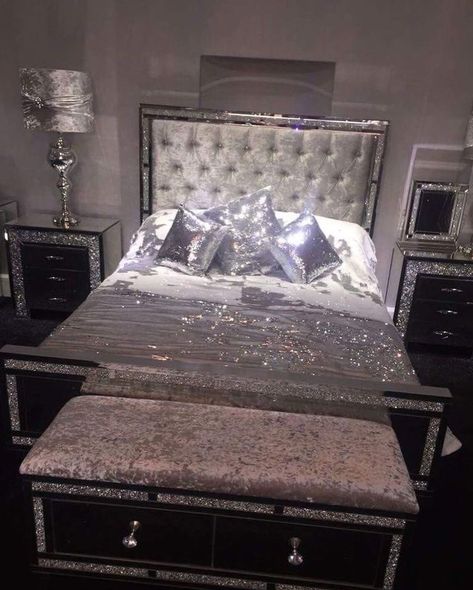 Sparkly Bedroom, Glam Bedroom Decor, Luxury Room Bedroom, Glam Bedroom, Dekorasi Kamar Tidur, Pinterest Room Decor, Teen Bedroom Decor, Luxury Rooms, Girl Bedroom Decor