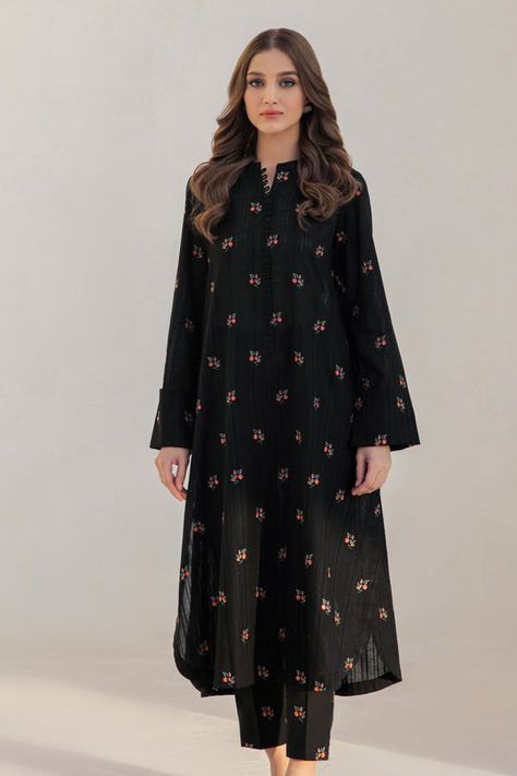 Simple Dress Casual, Latest Dress Design, Simple Kurta Designs, Pakistani Fashion Casual, Pakistani Wedding Outfits, Modest Dresses Casual, Dress Design Patterns, Simple Pakistani Dresses, Boutique Dress Designs