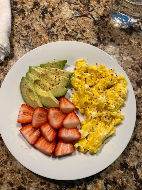 Wholesome Breakfast Ideas, Delicious Breakfast Ideas, Energizing Smoothies, Eggs Avocado, Healthy Lunch Snacks, Healthy Food Menu, Healthy Food Inspiration, Easy Healthy Meal Prep, Makanan Diet