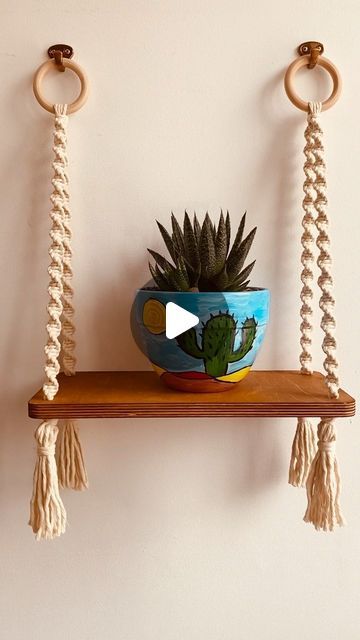 Macrame Corner Shelf Diy, Diy Macrame Shelf Hanger, Macrame Wall Hanging Shelf Tutorial, Macrame Shelves Tutorial, Hanging Shelf For Plants, Macrame Plant Shelf Diy, Macrame Shelf Hanger, Diy Boho Shelf, Macrame Shelf Hanging Shelves