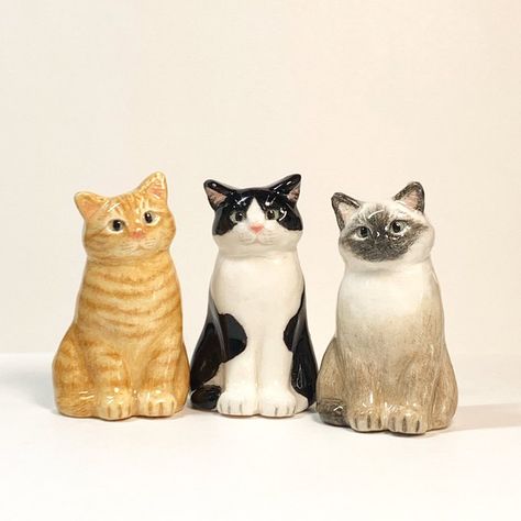 Ceramic Cats Sculpture Clay, Cat Ceramics Ideas, Ceramic Cat Face, Ceramic Cat Figurine, Cat Made Of Clay, Ceramic Art Cat, Diy Clay Cat, Cat Clay Ideas, Cat From Clay