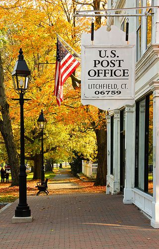 imagine living somewhere where they have buildings and streets like this! Small Town America, Small Town Life, New England Fall, Small Town Girl, Autumn Scenes, Autumn Scenery, Street Light, Rhode Island, Post Office