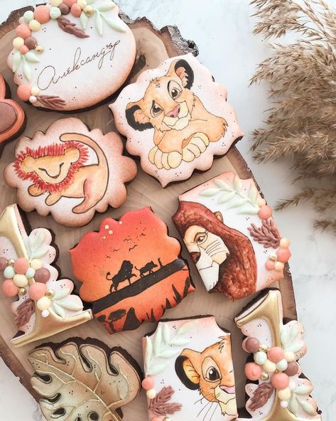 IamCookieland (@iamcookieland) • Instagram photos and videos Lion King Cookies Decorated, Simba Cookies, Lion King Cookies, King Cookies, Nala Lion King, Fall Berries, Lion King Party, Lion King Cakes, Disney Cookies