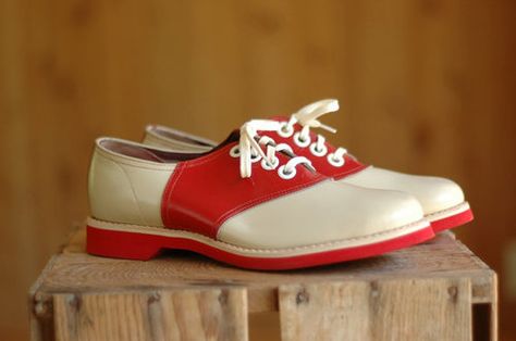 1950s Shoes, Saddle Oxfords, Saddle Shoes, Vintage Girls, Red Shoes, Vintage Shoes, Ugg Boots, Sock Shoes, White Leather