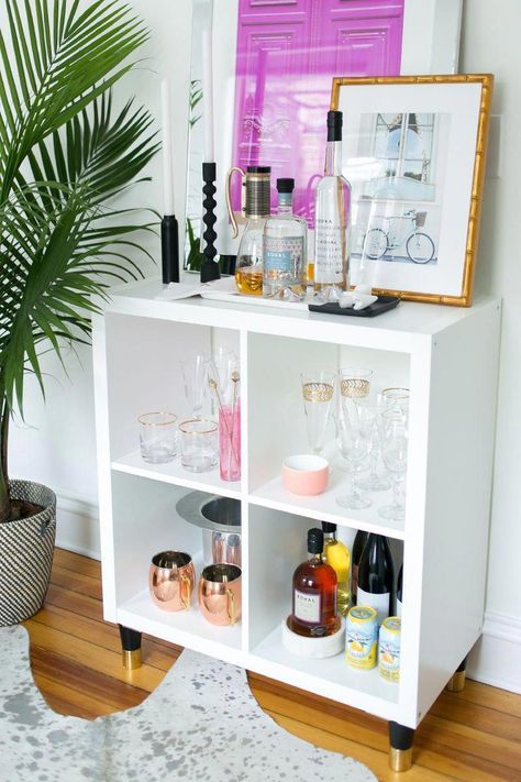 Kallax Ideas, Ikea Bar Cart, Ikea Bar, Ikea Kallax Shelf, Ikea Kallax Hack, Hacks Ikea, Diy Home Bar, Ikea Living Room, Ikea Kallax