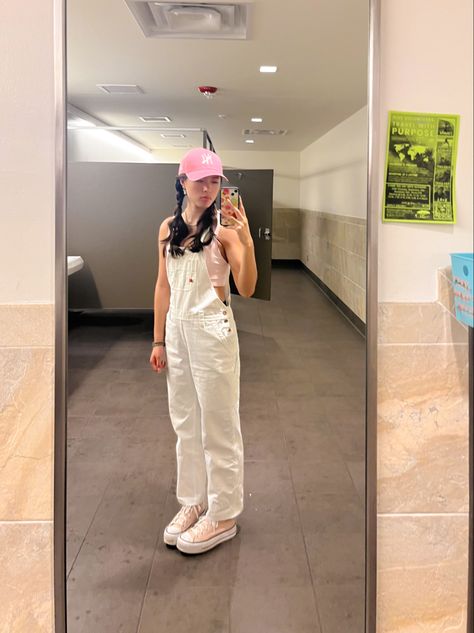 Bdg Overalls, Outfits With Light Pink Shoes, White Dickies Overalls Outfit, White Dickies Outfit, Outfits With Light Pink Converse, Peach Converse Outfit, Dickies Overalls Outfits Women, Converse Pink Outfit, Light Pink Shoes Outfit