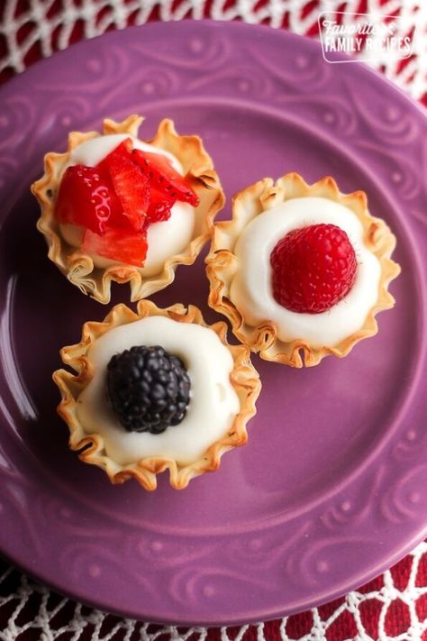 Phyllo Cups with Fruit {15 minute recipe} | Favorite Family Recipes Phyllo Shell Recipes, Phyllo Cup Recipes, Shell Recipes, Philo Dough, Luau Party Food, Phyllo Dough Recipes, Phyllo Recipes, Cup Recipes, Phyllo Cups