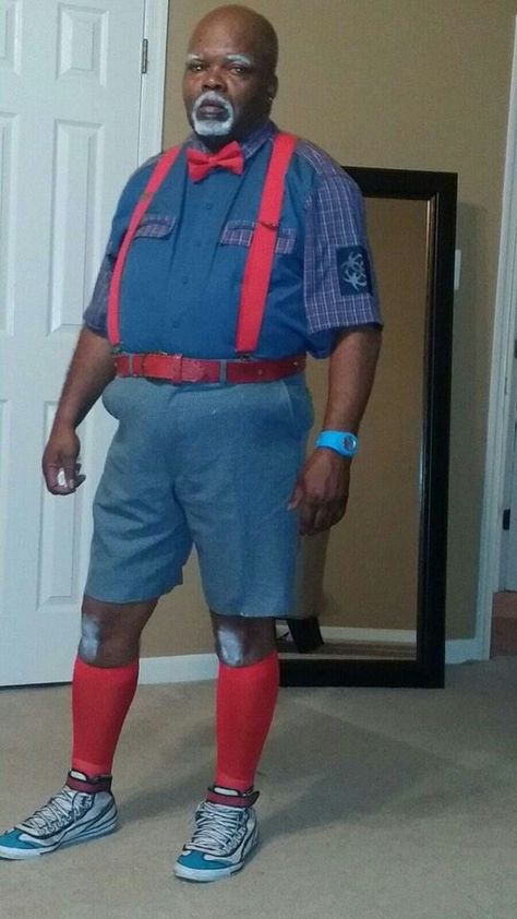 Halloween costume. Lol no chill what so ever. Amazing Halloween Costumes, Mr Brown, Trick Or Treat, Latest Fashion, Halloween Costumes, Funny Pictures, Halloween, Quick Saves