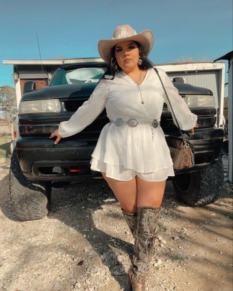 Tejana Outfits Plus Size, Jean Romper Outfit Western, Women Western Outfits Plus Size, Stagecoach Outfit Plus Size, Summer Cowgirl Outfits Plus Size, Rodeo Plus Size Outfit, Rodeo Plus Size Outfit Western Wear, Plus Rodeo Outfit, Rebelde Outfits Ideas Concert Plus Size