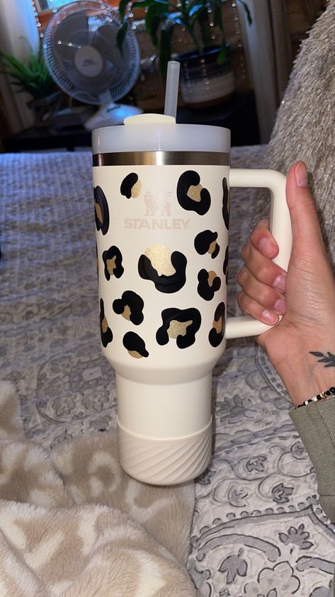 Vinyl Stanley Cup Ideas, Cheetah Print Stanley Cup, Leopard Print Stanley Cup, Leopard Stanley Cup, Stanley Vinyl Ideas, Stanley Cup Vinyl Ideas, Leopard Print Things, Cream Stanley, Stanley Products