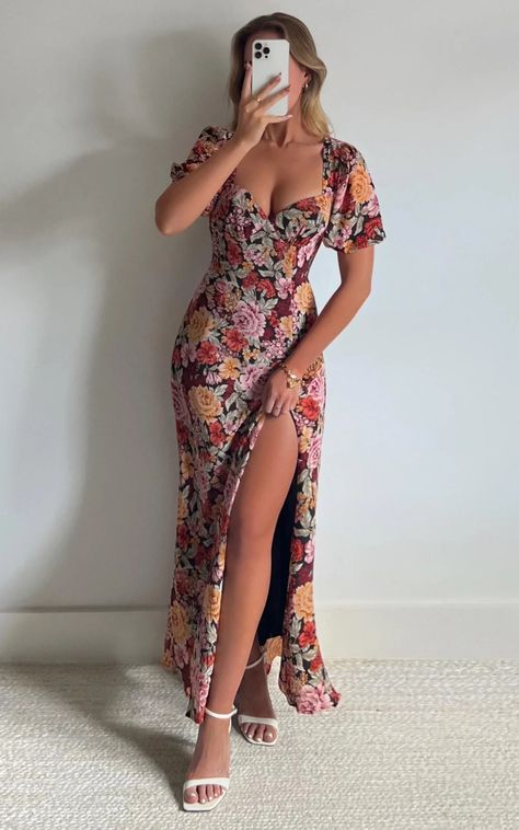 Top 25 Trendy Summer Dresses for Wedding Guests - Stand Out in Style! 3 Short Casual Summer Dresses, Floral Clothes Aesthetic, Backyard Wedding Guest Outfit, Winery Wedding Outfit Guest, Barn Wedding Guest Outfit, September Wedding Guest Dress, Country Wedding Guest Outfit, Graduation Outfit Ideas For Guest, Western Wedding Outfits Guest