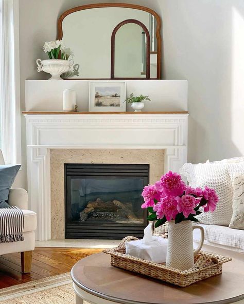 How to Arrange an Awkward Living Room With a Corner Fireplace and Have It Look Good Small Living Rooms, Awkward Living Room, Comfy Accent Chairs, Small Accent Chairs, Fireplace Hearth, Furniture Placement, Corner Fireplace, Functional Decor, Coffee Table Square