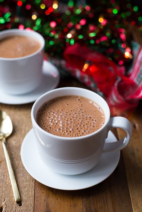 The Best Vegan Hot Chocolate- super creamy and naturally sweetened too! (soy-free) Kulfi Recipe, Vegan Hot Chocolate, Decaffeinated Coffee, Friends Nature, Chocolate Making, Milk It, Happy Friday Friends, Chocolate Caliente, Raining Cats And Dogs