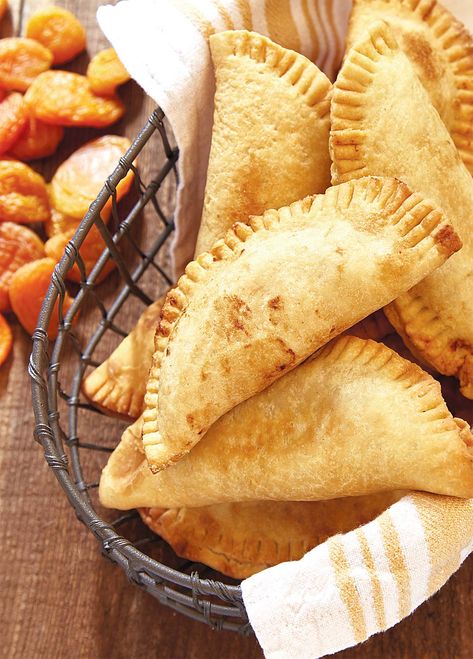 Apricot Fried Pies Recipe, Apricot Pie Filling, Fried Pies Recipe, Pastel Frito, Apricot Pie, Sweet Fries, Pie Dough Recipe, Dried Peaches, Apricot Recipes