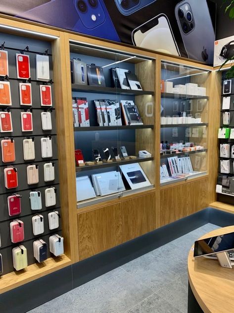 Phone Store Design Interiors, Wall Showcase Design, Apple Store Design, Electronics Store Design, Wall Hat Racks, Store Display Design, Mobile Shop Design, Store Shelves Design, Shop Shelving