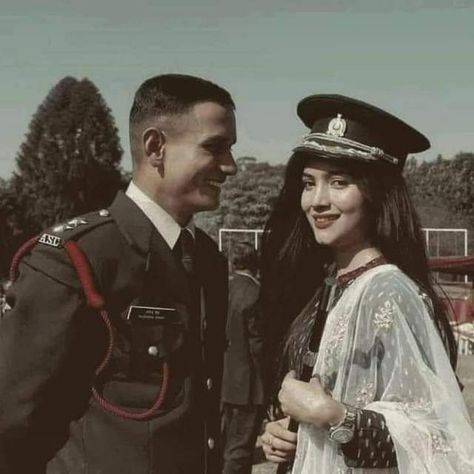 Army Couple, Military Love, Army Love, Foto Ideas Instagram, Poses For Men, Aesthetic Movies, Poses For Pictures, Couple Aesthetic, Cute Couple Pictures