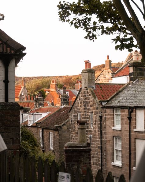 A Cosy Weekend Away in Robin Hood’s Bay. – Tanriverdi Travels Robin Hoods Bay, Ghost Walk, North York Moors, Walking Routes, Beautiful Cottages, Sea Wall, Village Life, Relaxing Bath, Beautiful Sunrise