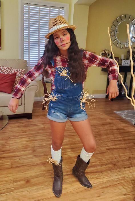 Scarecrow Cute Costume, Women’s Scarecrow Costume, Woman Scarecrow Costume, Scarecrow Halloween Costume For Women, Scar Crow Costume, Womens Scarecrow Costume Diy, Scare Crow Halloween Costume Ideas, Easy Scarecrow Costume Women, Farmer Halloween Costume Woman