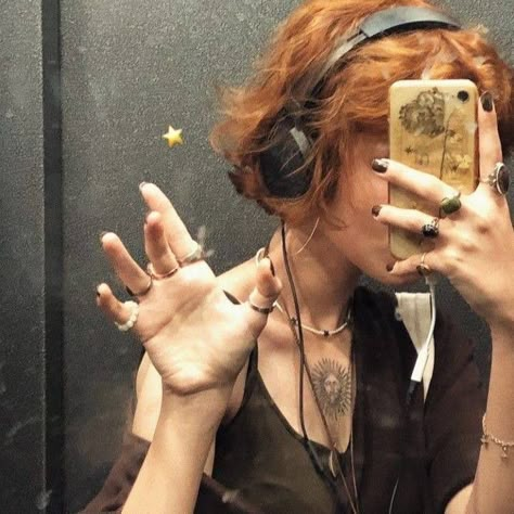 rachel elizabeth dare aesthetic Take A Selfie, Makijaż Smokey Eye, Davao, Aesthetic Photo, Look Cool, Hair Inspo, Red Hair, Aesthetic Pictures, Pretty People