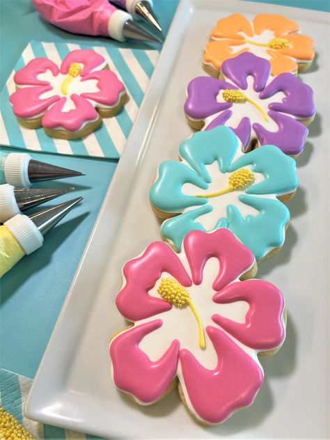 Hawaiian Birthday Cakes, Luau Cookies, Summer Birthday Cake, Summer Cookie, Beach Cookies, Hawaiian Birthday, Cute Birthday Ideas, Tropical Birthday, Summer Cookies