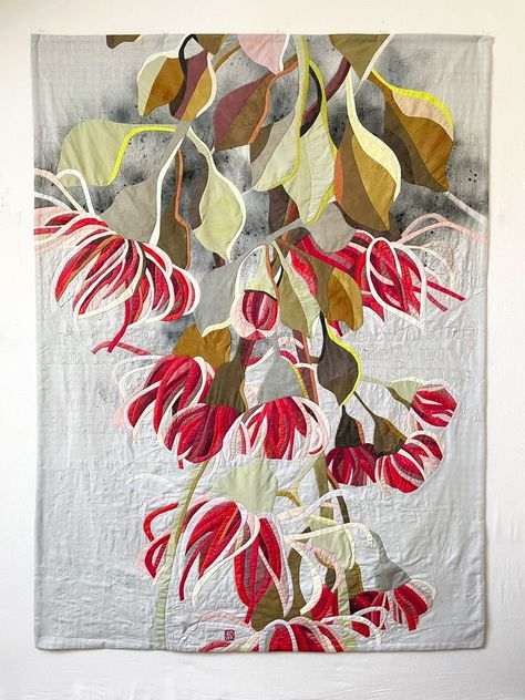 Textile Artwork, Quilt Stories, Botanical Flower Art, Textile Art Embroidery, Textiles Artwork, Flower Quilts, Hanging System, Free Motion Embroidery, Quilt Projects