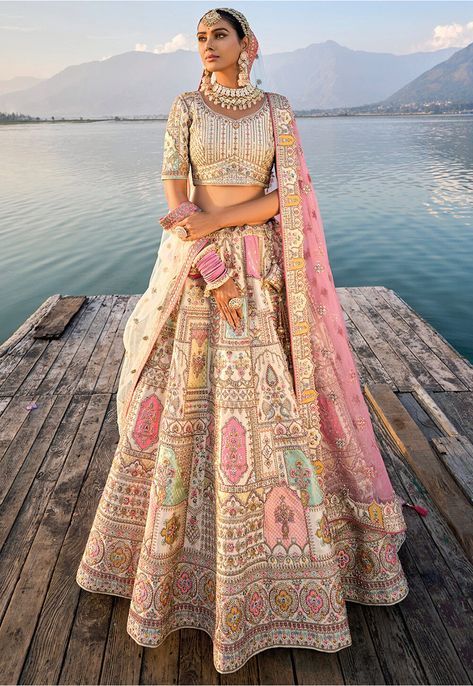 Sangeet Dress Ideas, Chaniya Choli Designs Weddings, Engagement Lehengas, Lehenga Styles, White Lehenga Choli, Indian Wedding Sarees, White Lehenga, Lehenga Style, Lehenga Online