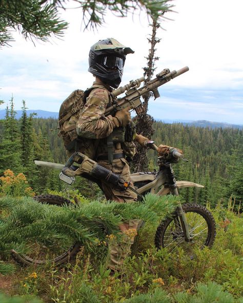 Tactical Zombie Hunting on a Surron-X Electric Enduro Dirt Bike - Note Tactical Sawzall Side-arm Motocross, Motorcycle Workshop, Cool Dirt Bikes, Electric Dirt Bike, Bike Aesthetic, Stunt Bike, Biker Aesthetic, Enduro Motorcycle, Drag Bike