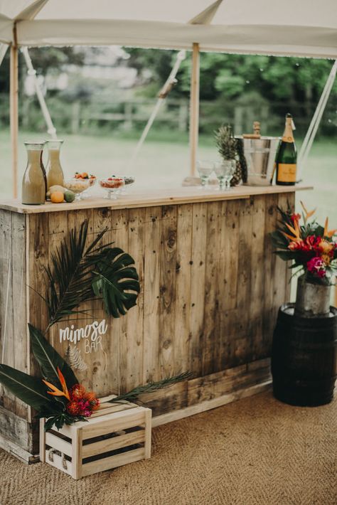 Wooden Bar Station Drinks Vibrant Tropical Wedding Ideas http://foto-memories.co.uk/ Vibrant Tropical Wedding, Tropical Decorations, Tropical Wedding Ideas, Wedding Cocktail Bar, Tropical Wedding Theme, Tropical Wedding Inspiration, Bar Station, Pink Bar, Decoration Restaurant