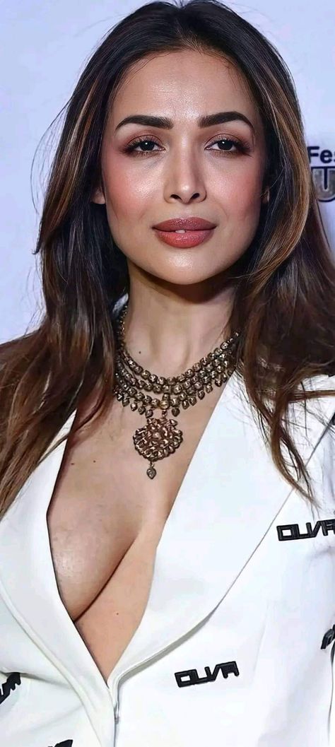 Malaika Arora Face Close Up, Mallika Arora, Intan Najuwa, Malika Arora, Aditi Budhathoki, Shweta Tiwari, Malaika Arora, Bollywood Outfits, Beautiful Photoshoot