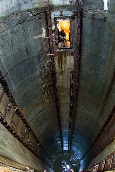 Well shiiiiit Missile Silo, Urban Exploration Photography, Couple Friends, Urban Exploring, Bg Design, Abandoned House, Places In Europe, Chernobyl, Haunted Places