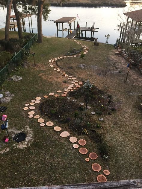 Sliced Oak Log stepping stones Log Slice Pathway, Log Stepping Stones Garden Paths, Log Steps Outdoor, Log Stepping Stones, Paver Walkway Ideas, Lake Landscaping, Unique Outdoor Spaces, Wood Path, Brick Pathway