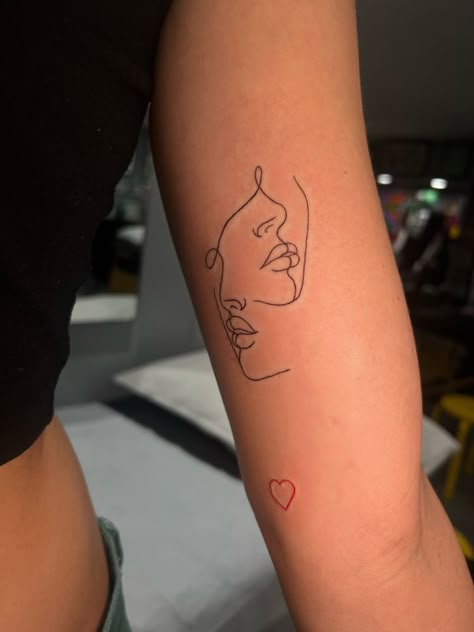 Womans Face Outline Tattoo, Minimalistic Face Tattoo, Gemini Patchwork Tattoo, Face Line Tattoos For Women, Gemini Outline Tattoo, Women Face Outline Tattoo, Spine Tattoos Outline, Outline Women Tattoo, Line Art Faces Tattoo