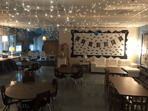 13 Calming Classroom Theme Ideas To Stop the Chaos Classroom Ceiling, Theatre Classroom, Teaching Classroom Decor, Elementary Classroom Themes, Calm Room, Calming Room, Calm Classroom, Classroom Goals, Clutter Free Classroom