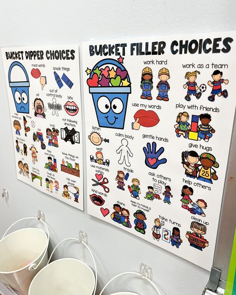 Bucket Fillers ✨ Still actually something I absolutely love teaching is how be a bucket filler! The most simple yet effective way to engage your littles in being kind, following classroom expectations, counting recognition, and so much more. Every Friday my kiddos are able to “cash out” if they have 20 pom-poms from the week they are able to choose something from the treasure box. It’s so fun seeing them light up when they get to add a pom pom for making a bucket filler choice and get exc... We Are Bucket Fillers Bulletin Board, Bucket Filler Kindergarten, Bucket Filler Poster, How Full Is Your Bucket Activities Free, Bucket Filler Classroom Management, Tattle Box Classroom, Bucket Filler Bulletin Board, Sel Books, Bucket Filling Activities