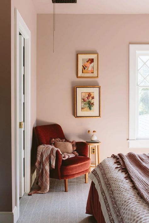 A Bunch Of Really Good Rooms Painted Pink Because It's Valentine's Day And We All Deserve It - Emily Henderson Guest Bathroom Update, Farmhouse Guest Bathroom, Best Bedroom Paint Colors, Pink Paint Colors, Deco Living Room, Emily Henderson, غرفة ملابس, Bedroom Paint Colors, Bathroom Update