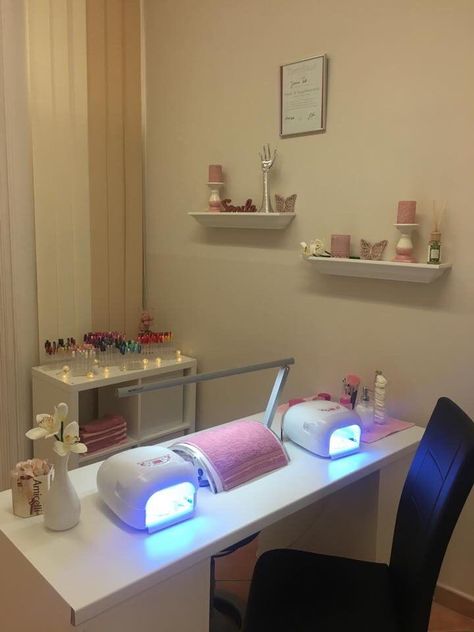 Nail Room Ideas Home, Home Nail Salon Ideas, Nail Room Ideas, Tech Room, Nail Salon Interior Design, Nail Salon Interior, Beauty Room Salon, Home Beauty Salon, Esthetician Room Decor