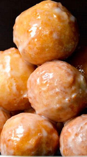 Easy Homemade Glazed Doughnut Holes Recipe Doughnut Holes Recipe, Donut Hole Recipe Baked, Monkey Bites, Milk Toffee, Donut Hole Recipe, Doughnut Recipes, Recipes Brunch, Doughnut Recipe Easy, Glazed Doughnut