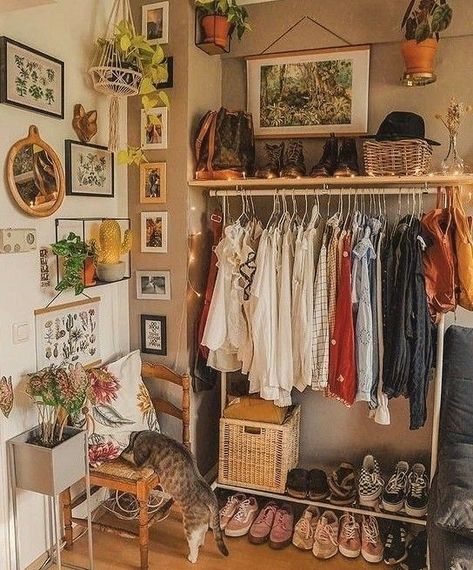 Rum Inspo, Bilik Idaman, Hiasan Bilik, Small Apartment Decorating, Indie Room, غرفة ملابس, Redecorate Bedroom, Clothes And Shoes, Aesthetic Rooms