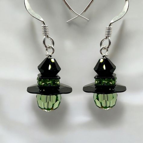 "These sweet and sparkly witches are perfect for both Halloween, the coming Wicked movie, and to show your own witchy powers! TCB kits are always well packaged and easy to assemble!" https://toocutebeads.com/products/mini-witch-halloween-earring-kit Homemade Halloween Earrings, Halloween Handmade Jewelry, Witchy Beaded Earrings, Halloween Earring Ideas, Halloween Diy Jewelry, Goth Jewelry Diy, Handmaid Jewelry, Halloween Jewelry Diy, Halloween Beaded Jewelry