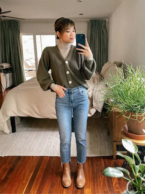 Nisolo Chelsea Boot Outfit, Cardigan With Turtleneck Outfit, Turtleneck And Cardigan Outfit, Turtleneck With Cardigan, Turtleneck Layering Outfit, Turtleneck And Sweater Layering, Chelsea Boot Outfits Women, Vintage Jeans Outfit, Turtleneck And Sweater